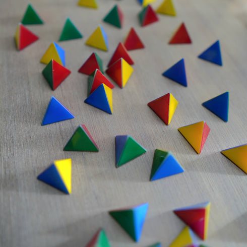 Four-color triangular pyramid